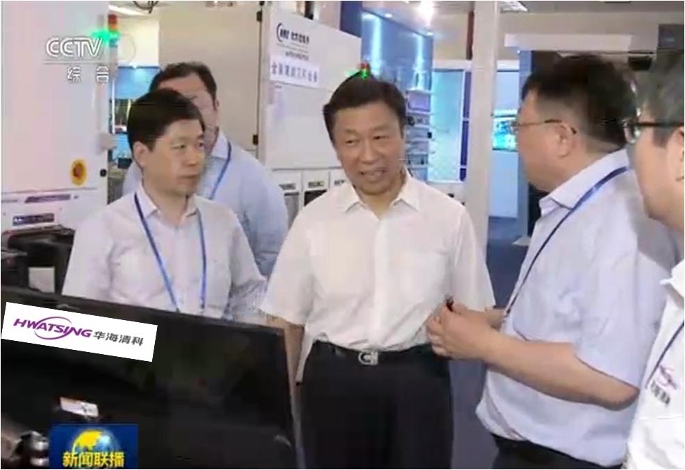 叶甜春总师向国度副主席李源潮介绍恒峰g22的CMP设备